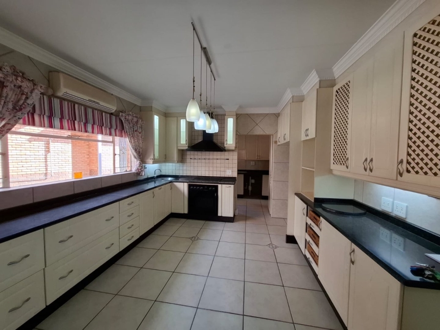4 Bedroom Property for Sale in Safari Gardens North West